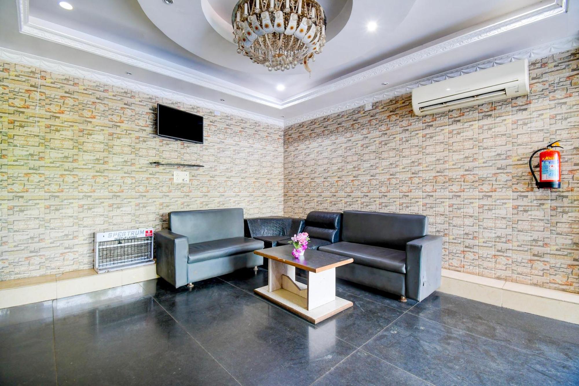 Hotel O Blue Royal Bhubaneswar Buitenkant foto